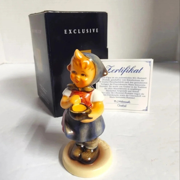 M.I. Hummel Club Figurine #036 / 629, From Me To You, EXC, Exclusive Edition - Picture 1 of 9